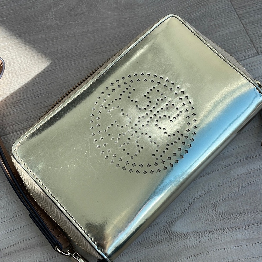 TORY BURCH WRISTLET